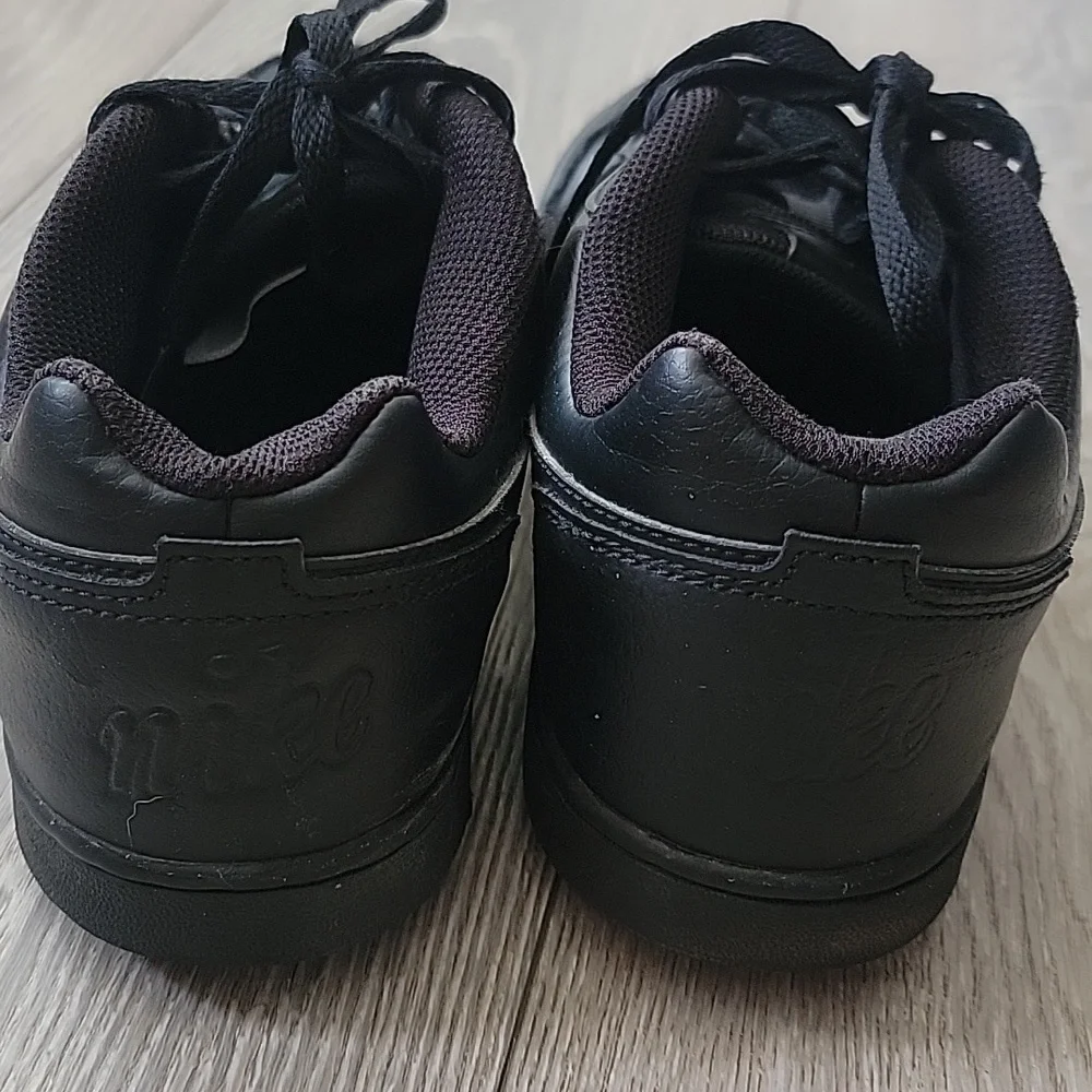 Nike Sneakers - Picture 3 of 5